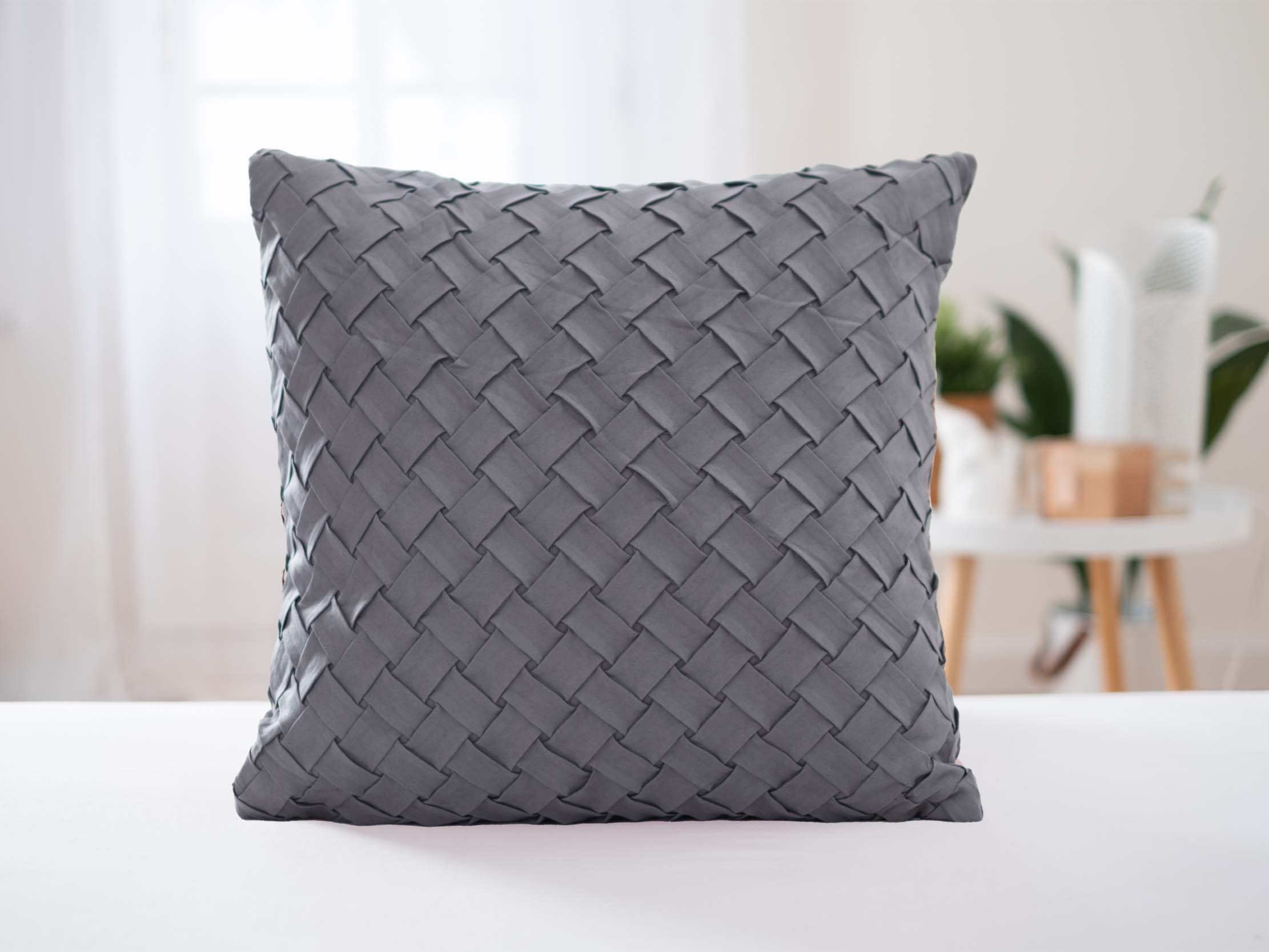 Povlak na polštářek mikroplyš 45 × 45 cm - Felipe šedý | MKLuzkoviny.cz