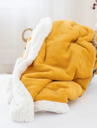 Beránková deka mikroplyš 150 × 200 cm – Laura hořčicová