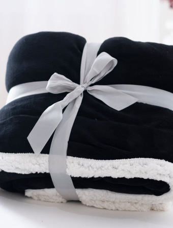 Beránková deka mikroplyš 150 × 200 cm – Laura černá