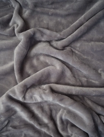 Povlak na polštář mikroplyš 50 × 70 cm – Laura tmavě šedá
