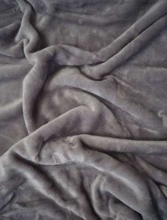 Povlak na polštářek mikroplyš 40 × 40 cm – Laura tmavě šedá