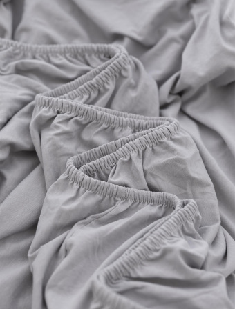 Jersey prostěradlo 180 x 200 cm – světle šedá