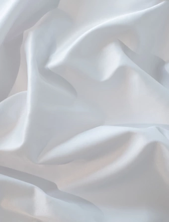 Luxusní ubrus s nešpinivou úpravou 100 × 100 cm – bílý