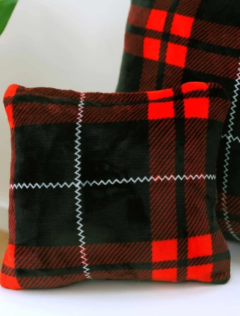 Povlak na polštářek mikroplyš 40 × 40 cm – Scot červené