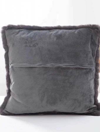 Povlak z umělé kožešiny 45 × 45 cm – tmavě šedý
