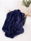 Deka mikroplyš 150 × 200 cm – Laura tmavě modrá